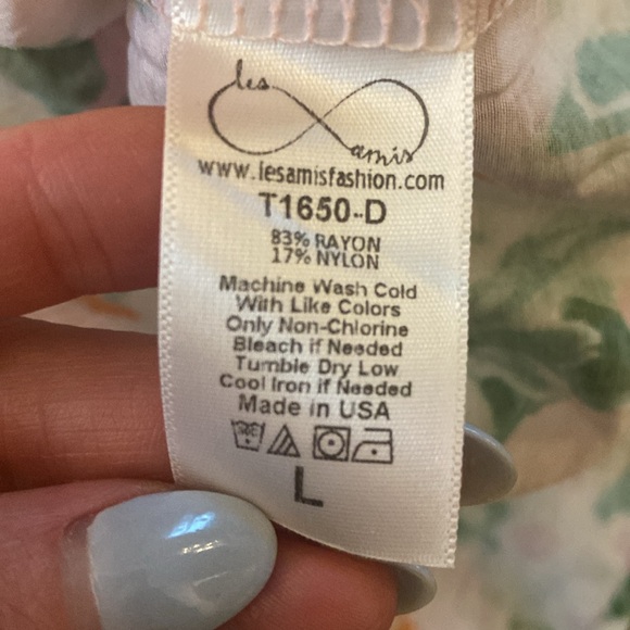 NWOT Les Amis Mila Flower/ Ruffle Sleeve Top/ Size large/ - Picture 8 of 8